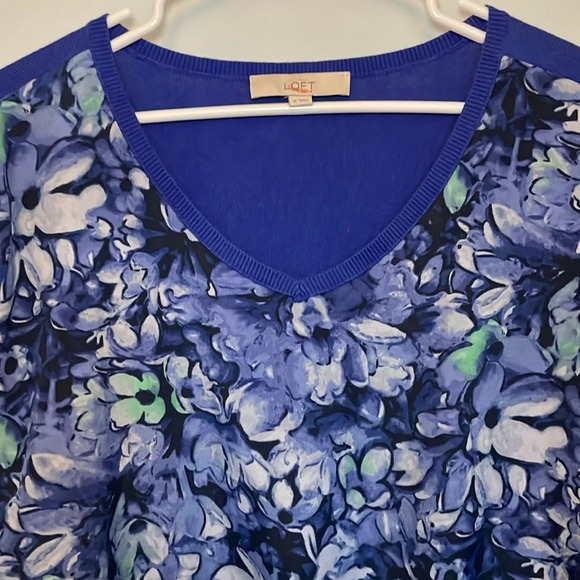 Loft women’s size M sweater blue floral mixed fabrics v-neck 3/4 sleeve work - Picture 5 of 6